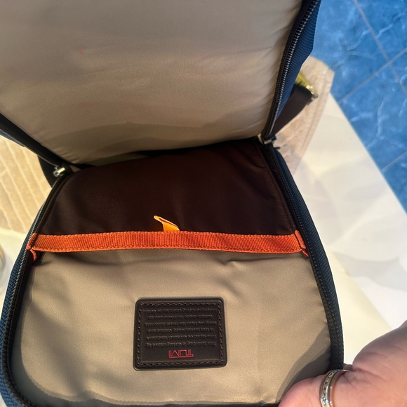 Tumi Alpha Bravo Sling - Used - Picture 8 of 11